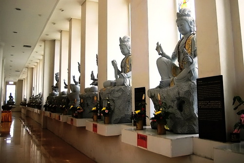 Vihara Mahavira Graha patung
