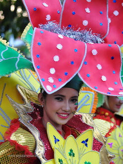 senyum selamat datang Semarang Night Carnival
