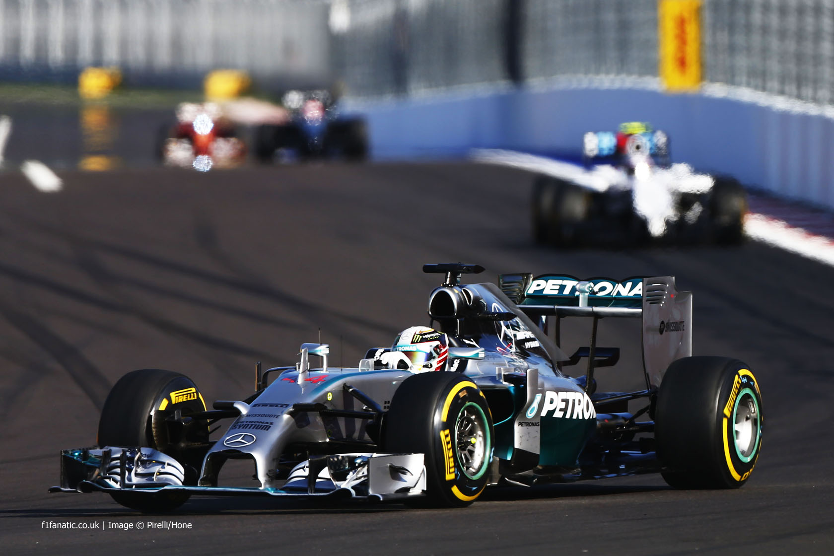 Foto Wallpaper Lewis Hamilton Mercedes F1